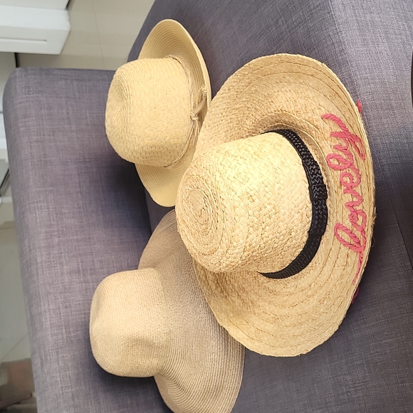 Bundle. HATS - Picture 1 of 7